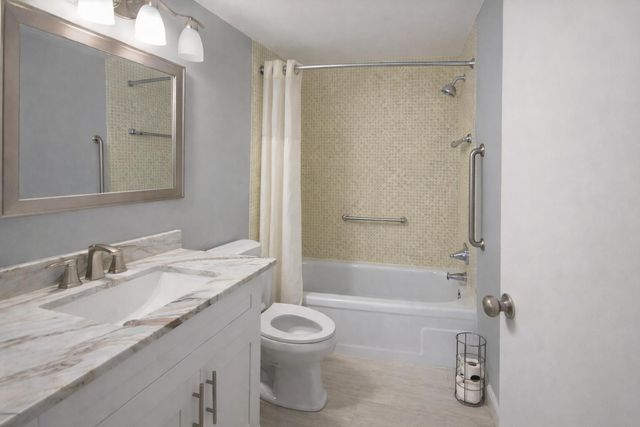 155 Sussex H, West Palm Beach, FL 33417