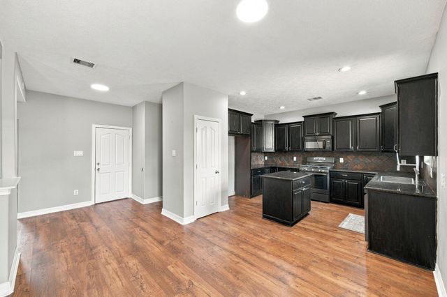 13911 Martinique Lane, Mont Belvieu, TX 77523