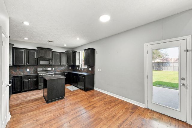 13911 Martinique Lane, Mont Belvieu, TX 77523