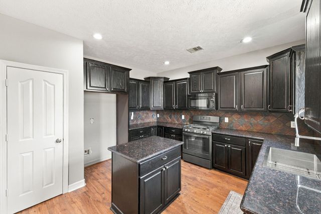 13911 Martinique Lane, Mont Belvieu, TX 77523