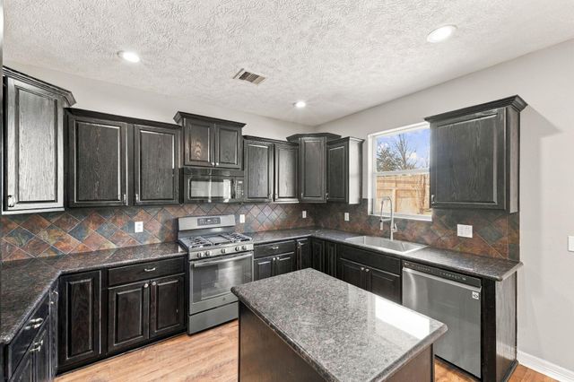13911 Martinique Lane, Mont Belvieu, TX 77523