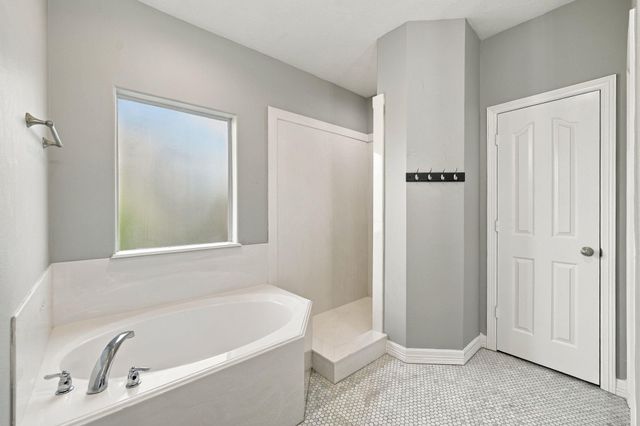 13911 Martinique Lane, Mont Belvieu, TX 77523