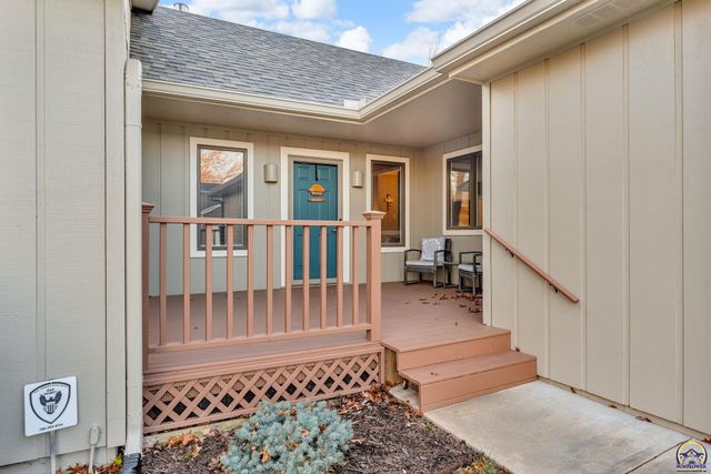 5709 SW Quail Cove CIR, Topeka, KS 66614