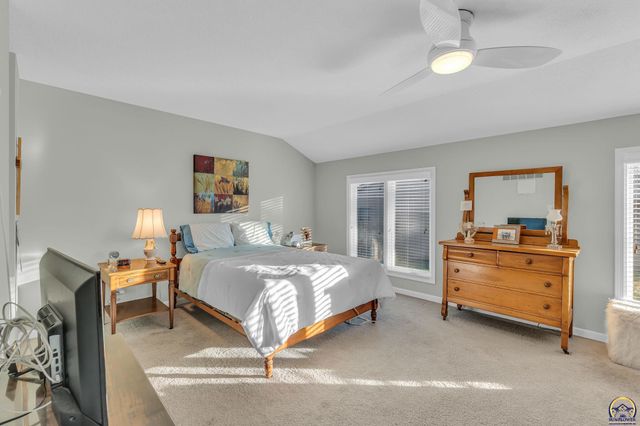 5709 SW Quail Cove CIR, Topeka, KS 66614