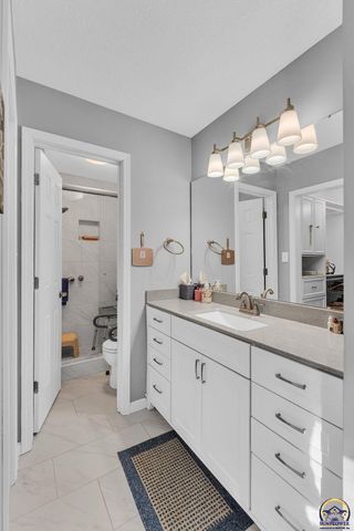 5709 SW Quail Cove CIR, Topeka, KS 66614