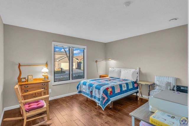 5709 SW Quail Cove CIR, Topeka, KS 66614