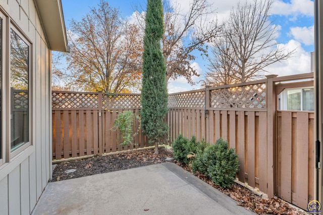 5709 SW Quail Cove CIR, Topeka, KS 66614