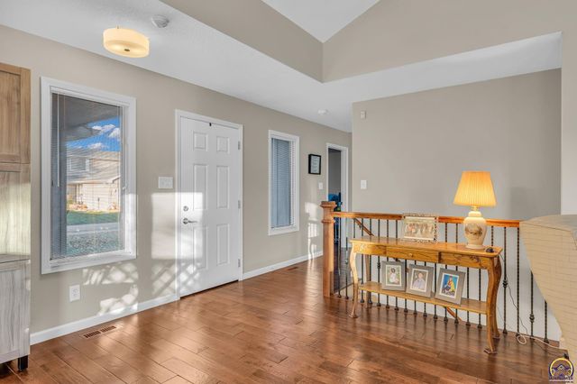 5709 SW Quail Cove CIR, Topeka, KS 66614