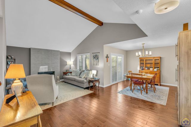 5709 SW Quail Cove CIR, Topeka, KS 66614