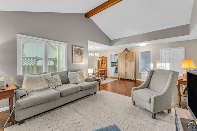 5709 SW Quail Cove CIR, Topeka, KS 66614