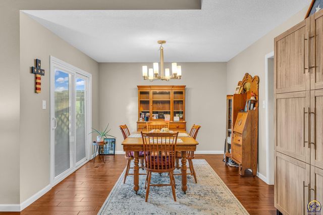 5709 SW Quail Cove CIR, Topeka, KS 66614