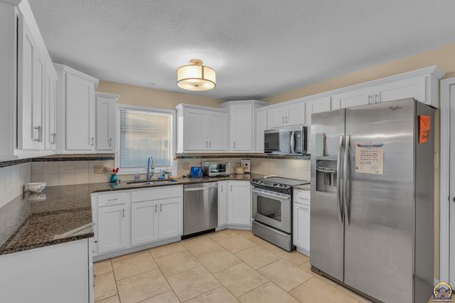 5709 SW Quail Cove CIR, Topeka, KS 66614