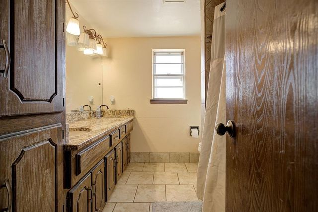 8605 Arlington Drive, Oklahoma City, OK 73132