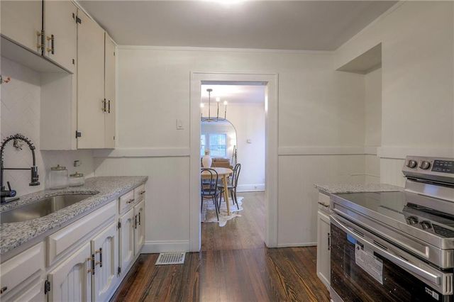 2434 S Sterling Avenue, Independence, MO 64052