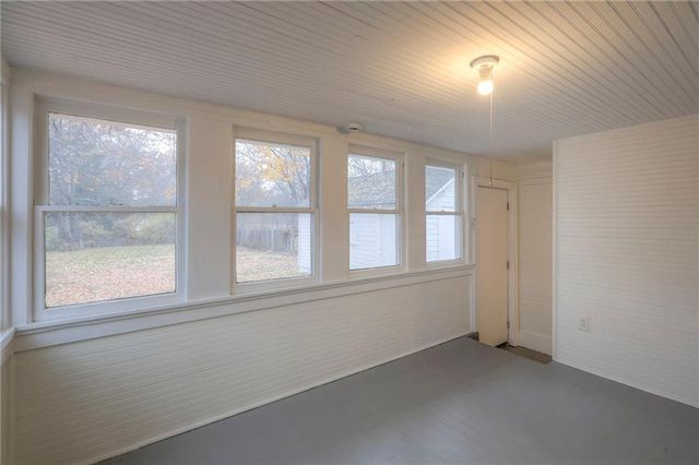 2434 S Sterling Avenue, Independence, MO 64052