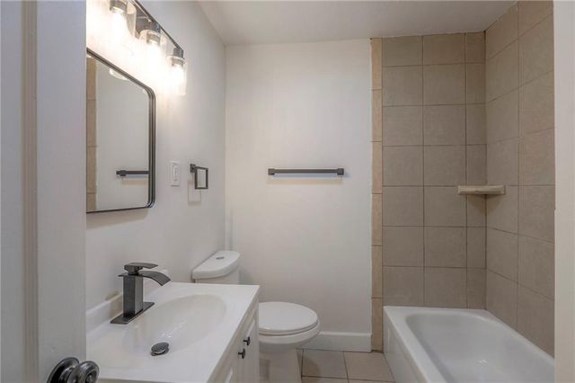 2434 S Sterling Avenue, Independence, MO 64052