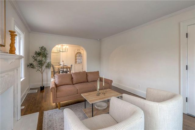 2434 S Sterling Avenue, Independence, MO 64052