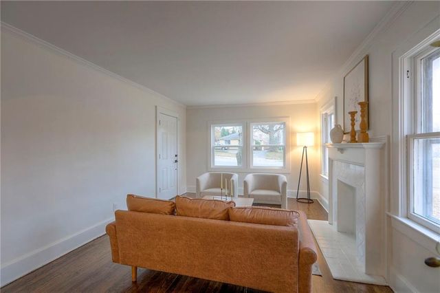 2434 S Sterling Avenue, Independence, MO 64052