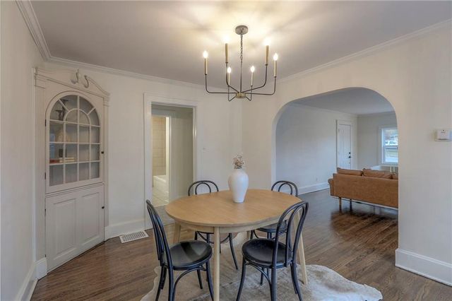 2434 S Sterling Avenue, Independence, MO 64052