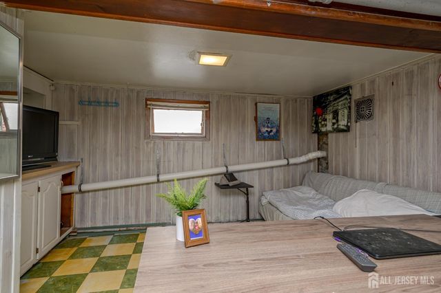 20 S 1st Street S, Fords, NJ 08863