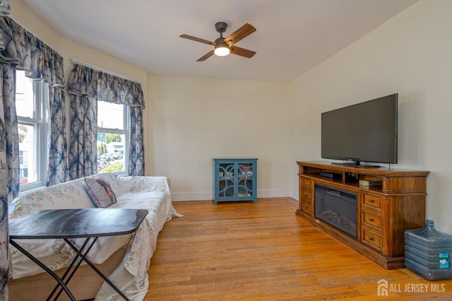 20 S 1st Street S, Fords, NJ 08863