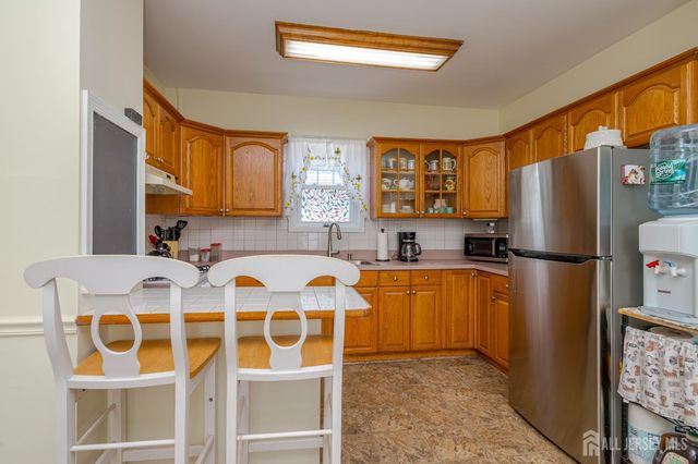 20 S 1st Street S, Fords, NJ 08863