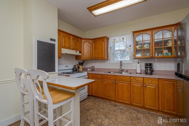 20 S 1st Street S, Fords, NJ 08863