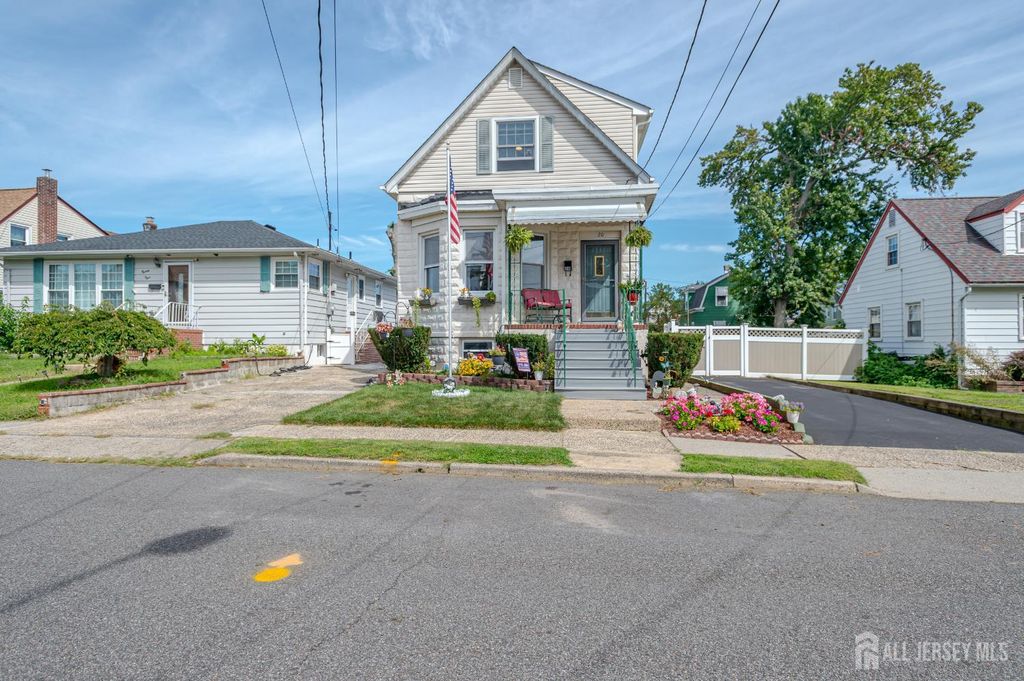20 S 1st Street S, Fords, NJ 08863