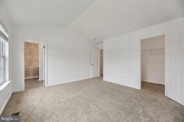 1 QUIET COVE CT, Essex, MD 21221