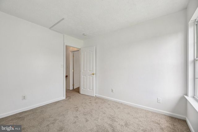 1 QUIET COVE CT, Essex, MD 21221