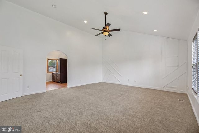 1 QUIET COVE CT, Essex, MD 21221