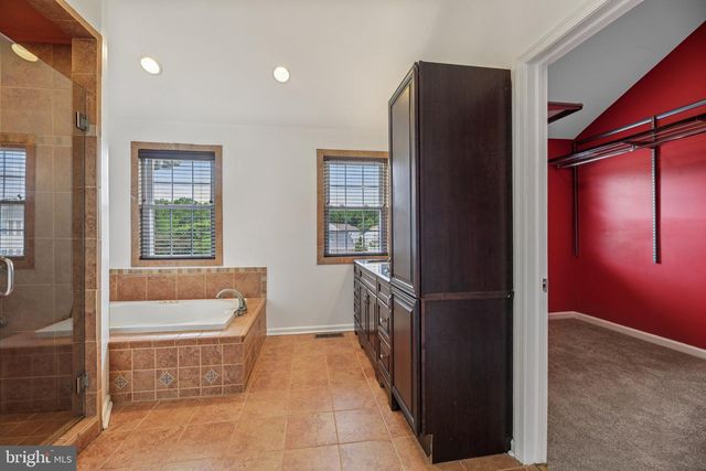 1 QUIET COVE CT, Essex, MD 21221