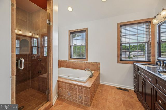 1 QUIET COVE CT, Essex, MD 21221