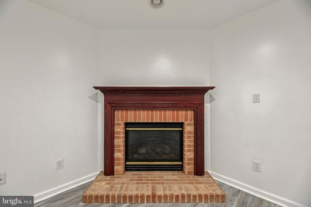 1 QUIET COVE CT, Essex, MD 21221