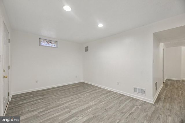 1 QUIET COVE CT, Essex, MD 21221