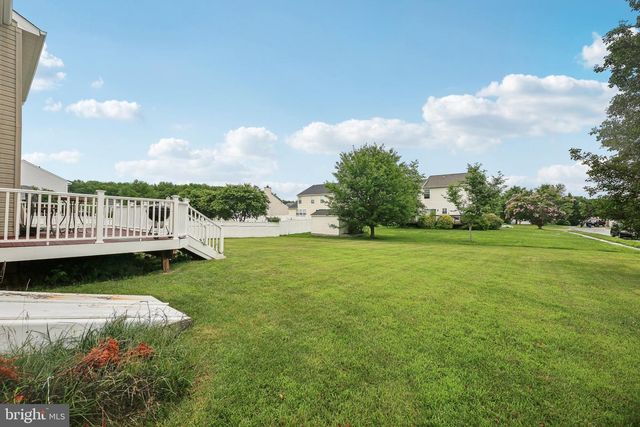 1 QUIET COVE CT, Essex, MD 21221