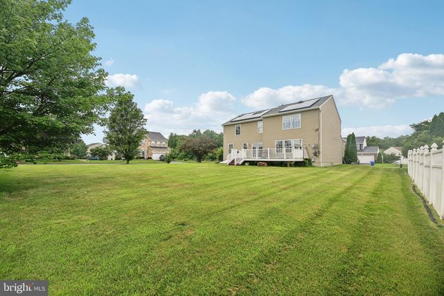 1 QUIET COVE CT, Essex, MD 21221