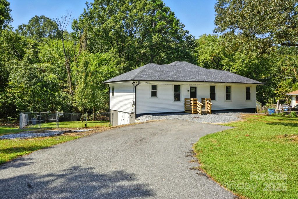 610 Pinewood Avenue, Salisbury, NC 28146