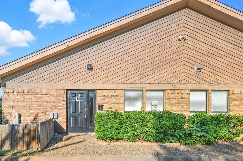 3711 W Green Oaks Boulevard D, Arlington, TX 76016 — exterior