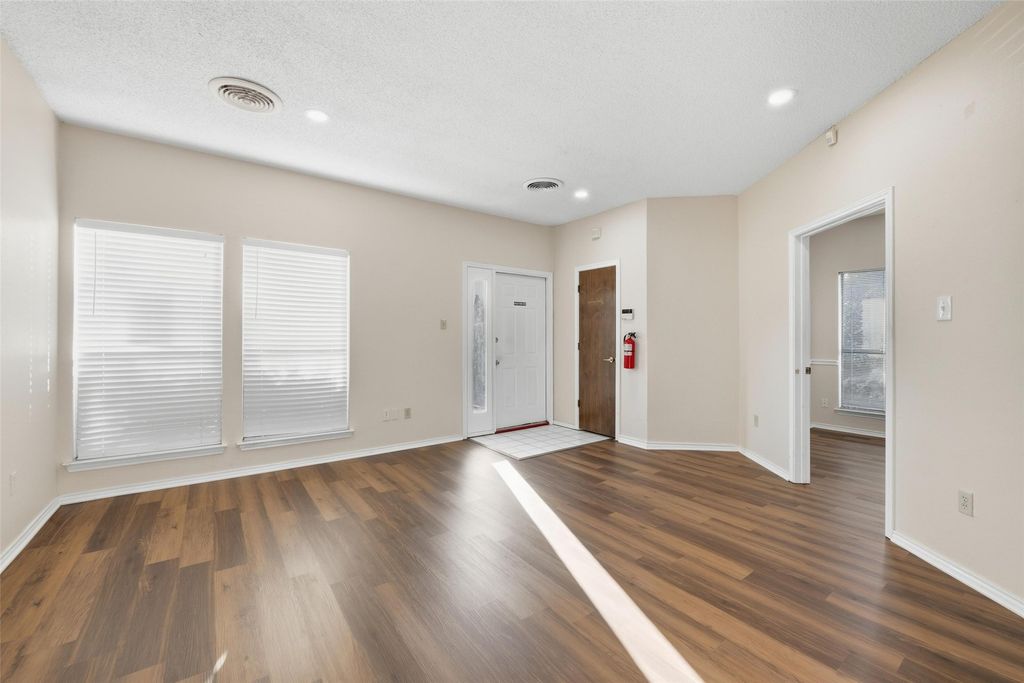 3711 W Green Oaks Boulevard D, Arlington, TX 76016 — photo 2