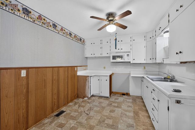 1034 S Vine St, Wichita, KS 67213