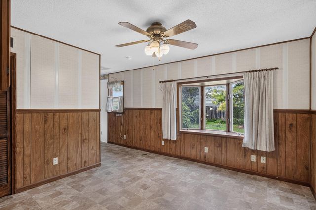 1034 S Vine St, Wichita, KS 67213