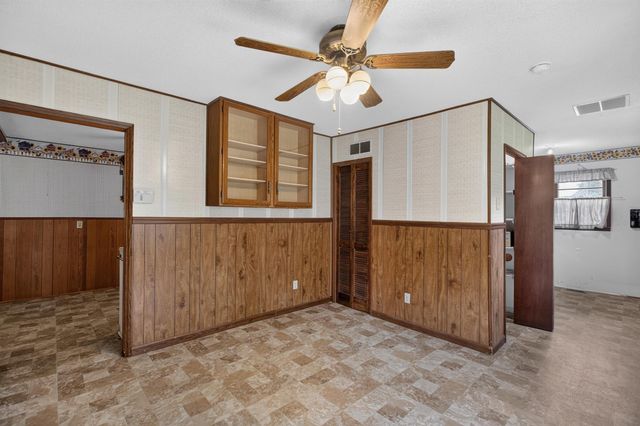 1034 S Vine St, Wichita, KS 67213