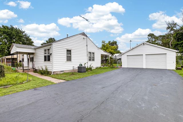 1034 S Vine St, Wichita, KS 67213