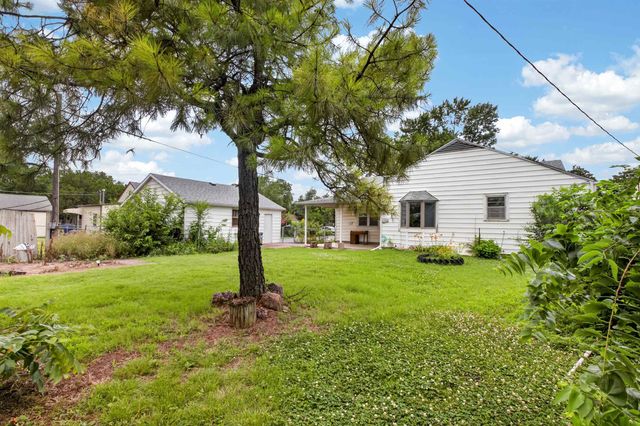 1034 S Vine St, Wichita, KS 67213