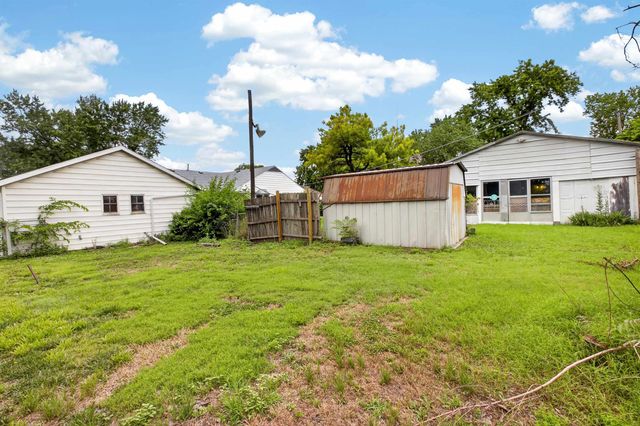 1034 S Vine St, Wichita, KS 67213