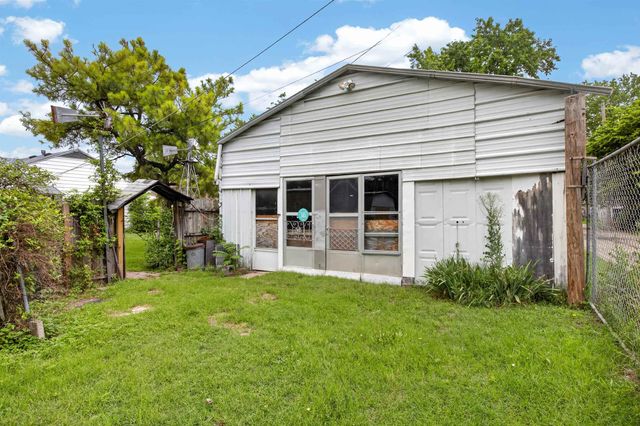 1034 S Vine St, Wichita, KS 67213