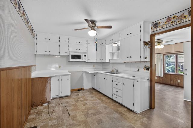 1034 S Vine St, Wichita, KS 67213