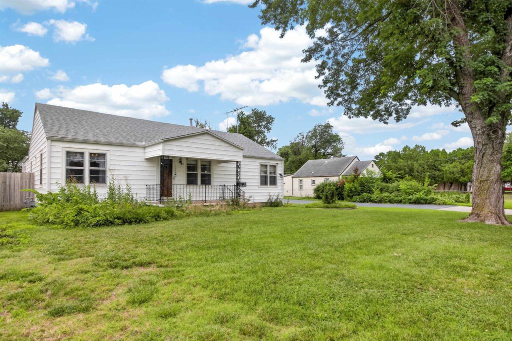 1034 S Vine St, Wichita, KS 67213