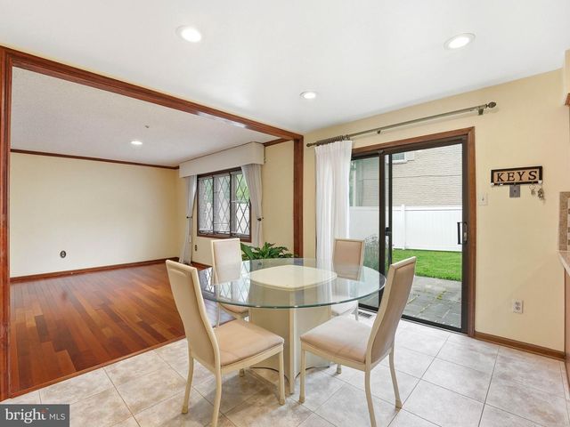 2 CARLTON RD, Cherry Hill, NJ 08034